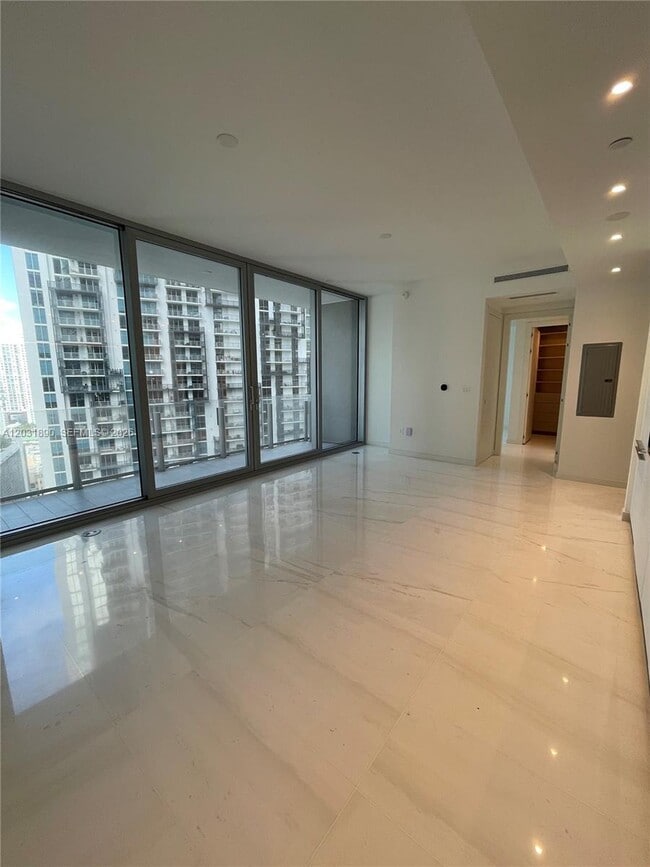 Building Photo - 300 Biscayne Blvd Way