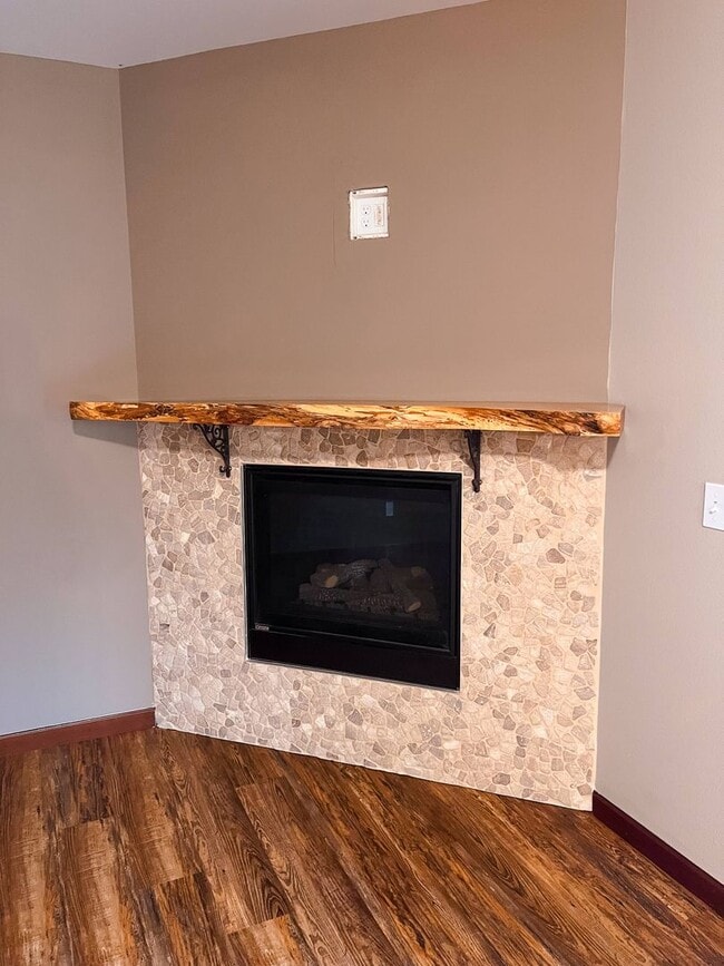 Building Photo - 3 Bed 2 Bath Rambler Gold Bar