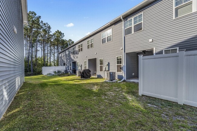 Building Photo - Stonebay Townhome