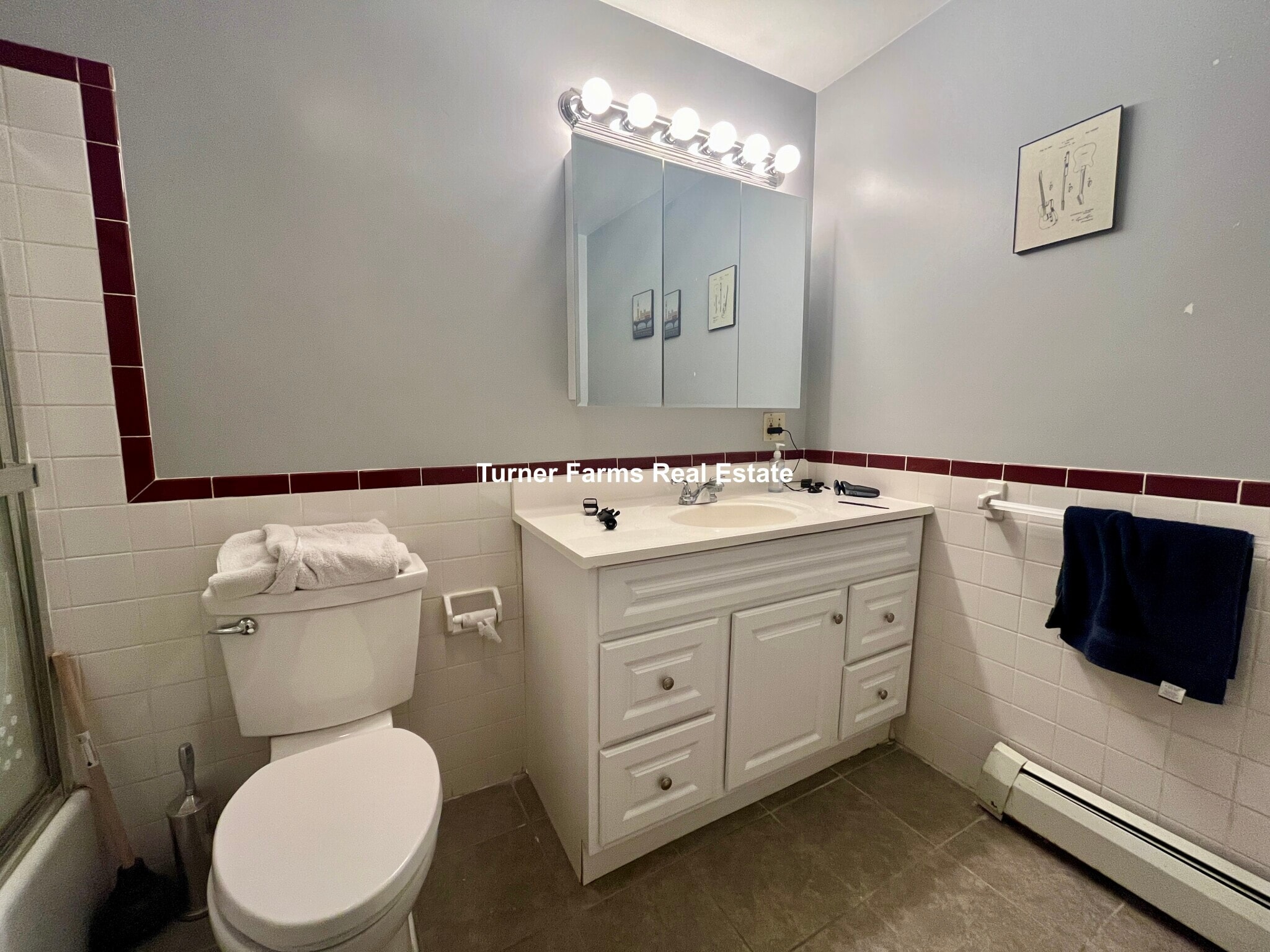 Building Photo - 8 Centre St