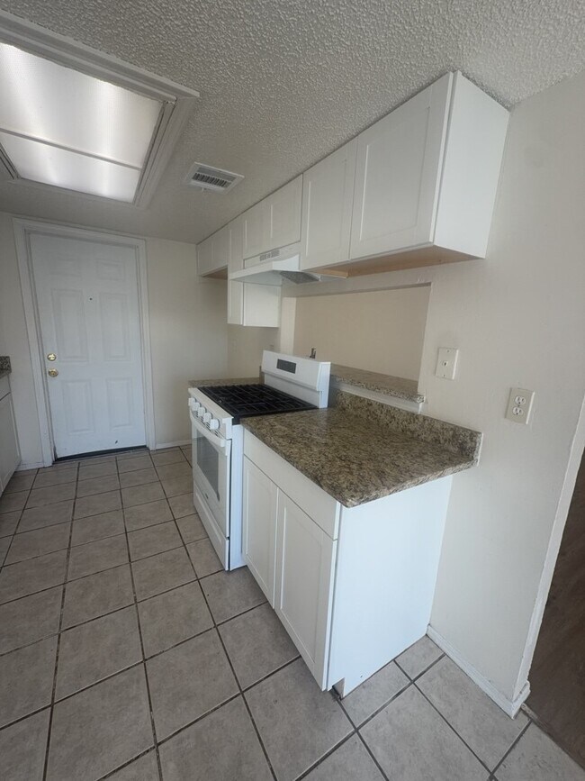 Building Photo - 18214 Almonte Ln