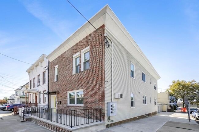 Building Photo - 47 Carlton Ave
