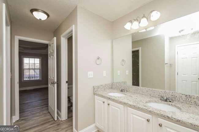 Building Photo - 105 Legend Creek Hollow