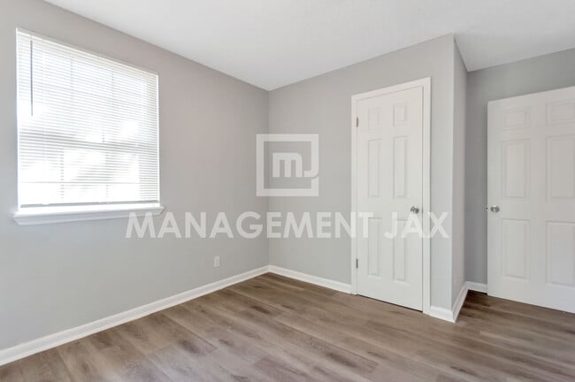 Building Photo - 1417 W 23rd St