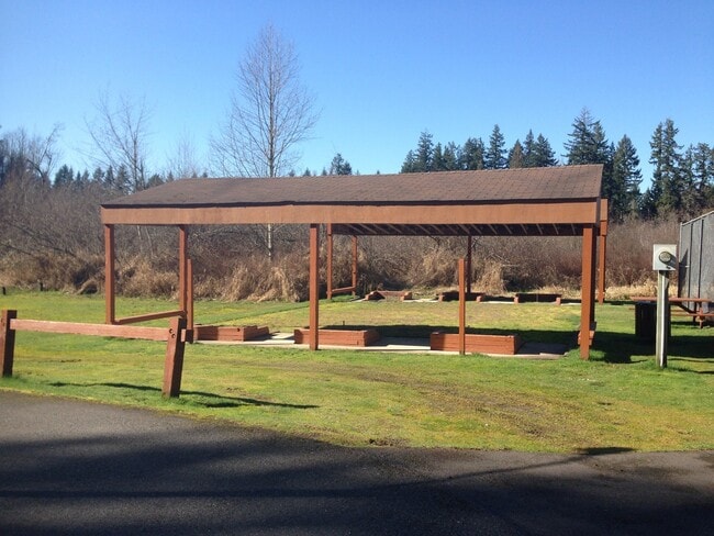 Building Photo - Spacious Open Layout 3 bedroom, 2 bath Rambler in Clearwood!