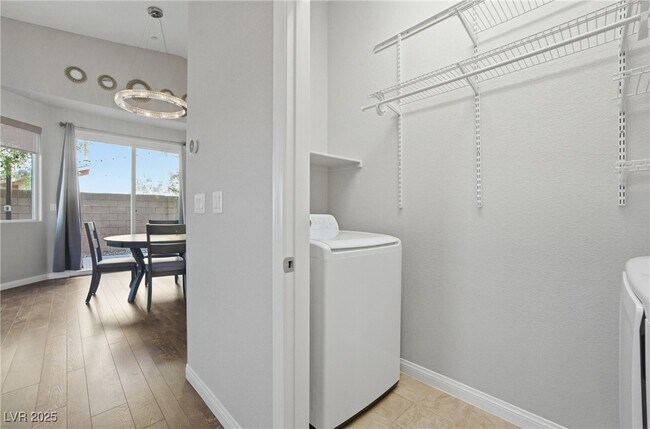 Building Photo - 692 Nathanial Ct