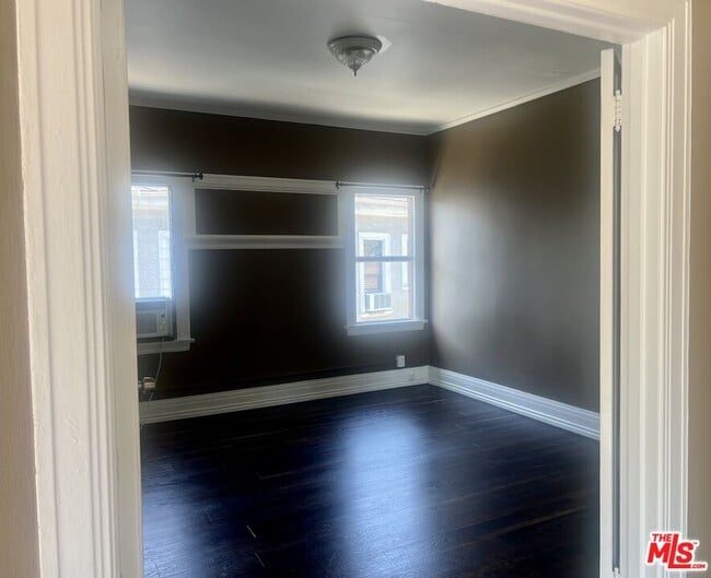 Building Photo - 456 S Wilton Pl