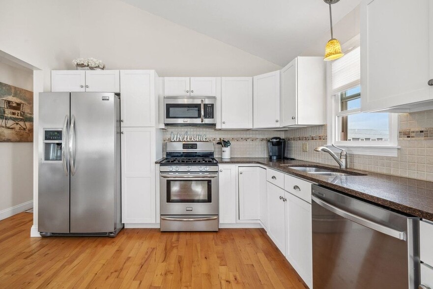 Building Photo - 131 Franklin