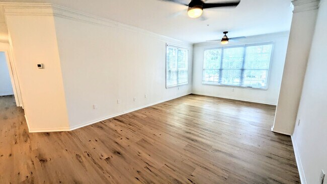 Building Photo - 4130 Central Sarasota Pkwy