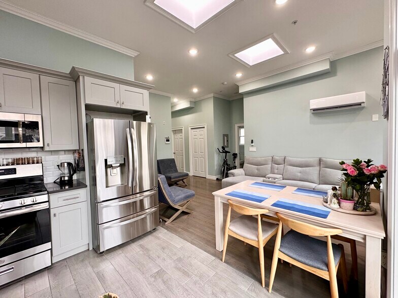 Building Photo - 37 Spruce St