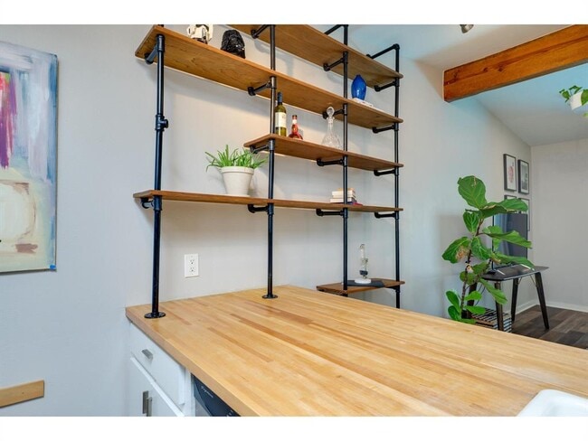 Building Photo - 2308 Enfield Rd