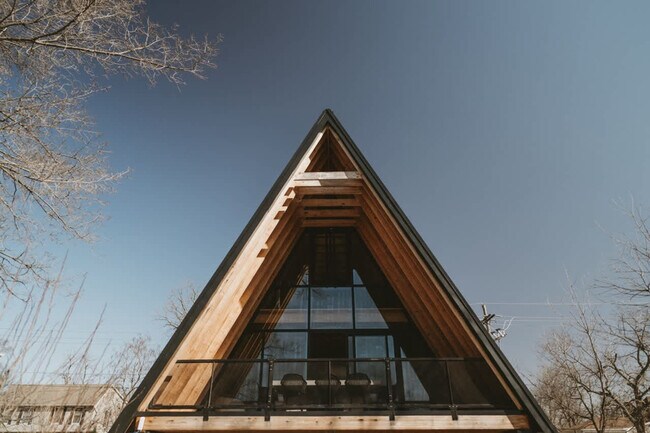 Building Photo - 503 NW D St