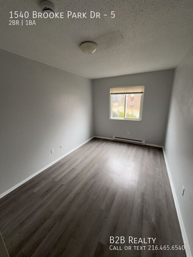 Building Photo - 1540 Brooke Park Dr