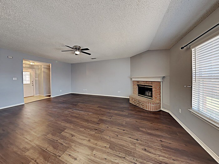 Building Photo - 8025 Jolie Dr