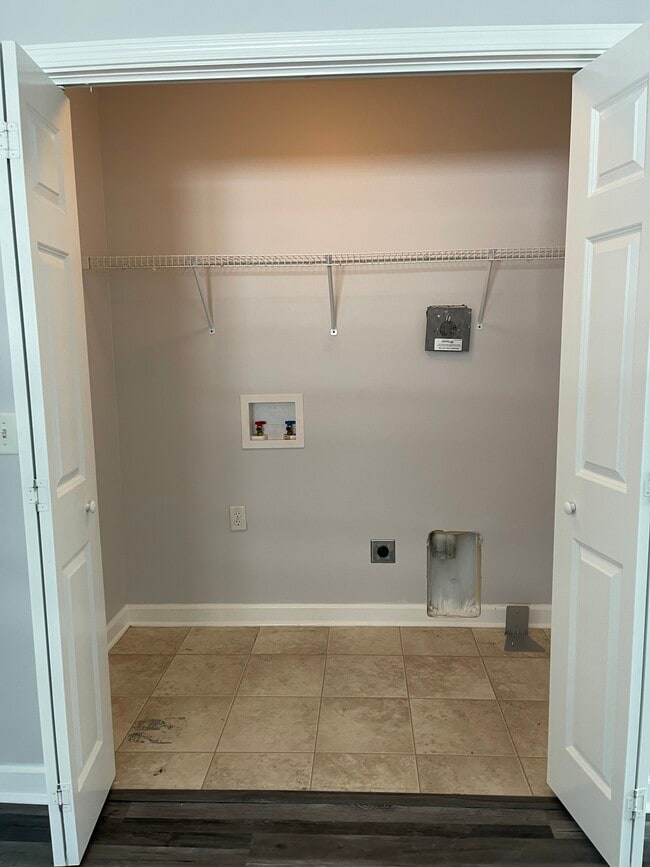 Building Photo - 320 Summer Hill Way