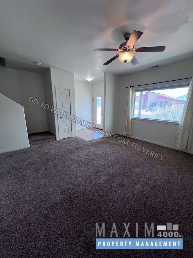 Building Photo - 389 White River Dr