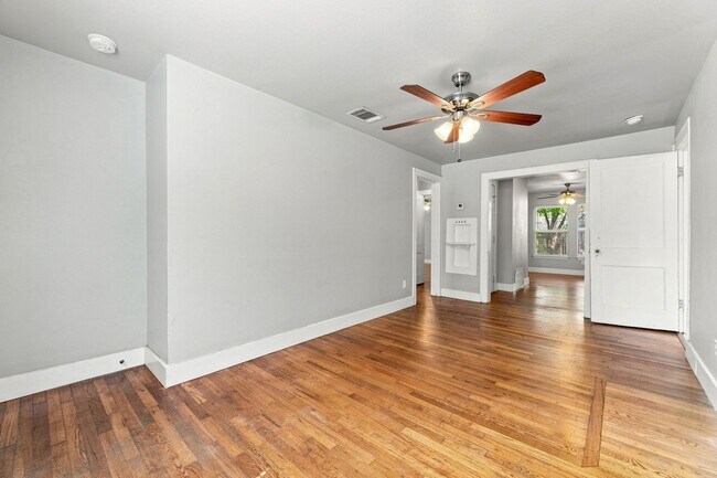 Building Photo - 4612 Bennett Ave