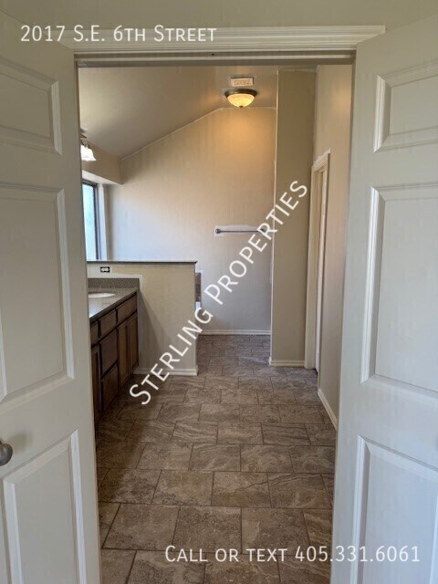 Building Photo - 2017 SE 6th St