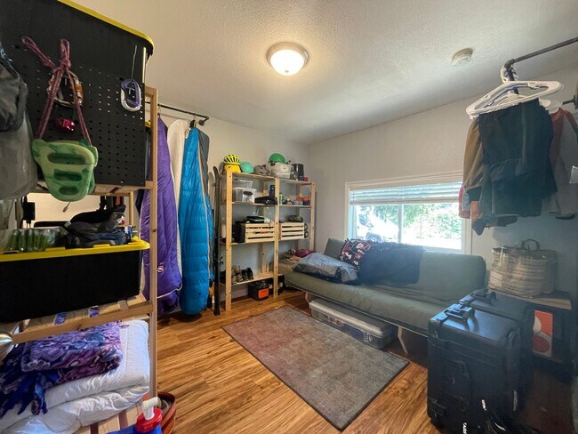 Building Photo - Charming S. Tabor 2 Bed + Bonus Room, 2 Ba...