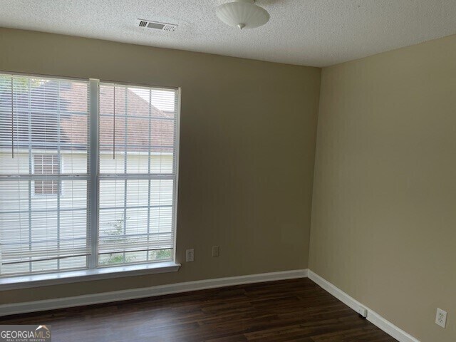 Building Photo - 10564 Village Landing