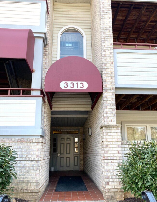 Building Photo - 3313 Sir Thomas Dr