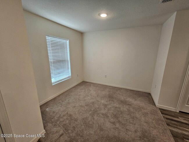 Building Photo - 1390 Vander Ave SE