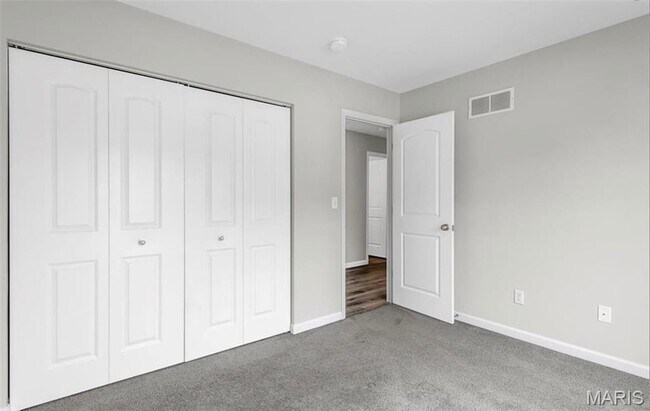 Building Photo - 4602 Siesta Dr