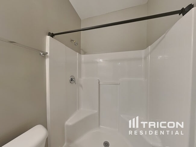 Building Photo - 517 Knollwood