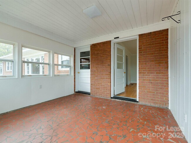 Building Photo - 1432 Bevis Dr