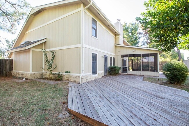 Building Photo - 4 Bed | 3 Bath in Central Tulsa!