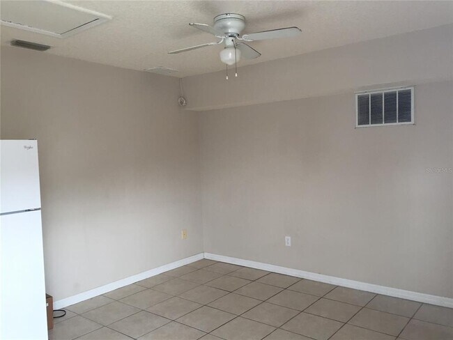 Building Photo - 2725 Fan Palm Dr