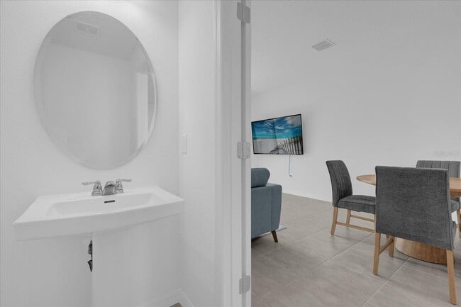 Building Photo - 3221 Skyline Lp