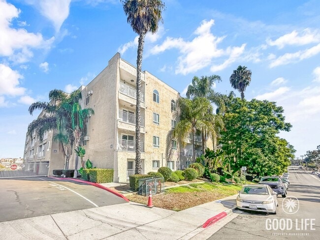 Building Photo - Beautiful 2BD/1BA W/ Updated Kitchen, AC, and In-Unit Laundry in Colina Del Sol!
