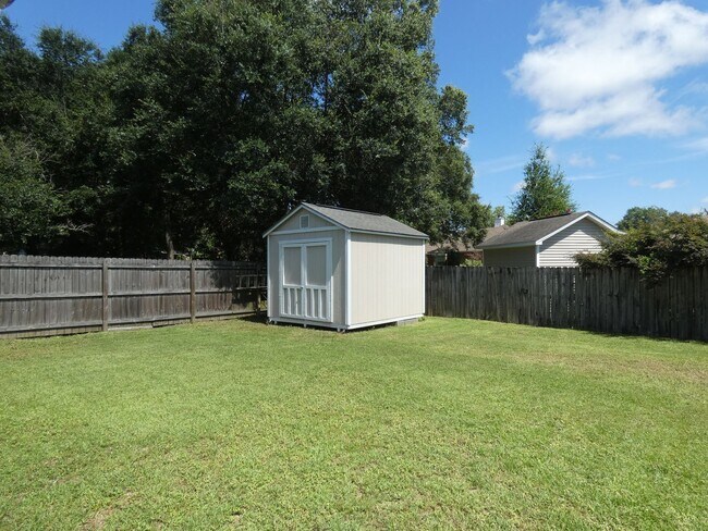 Building Photo - Spacious 4 Bed/3 Bath - Tanglewood