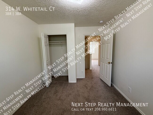 Building Photo - 314 W Whitetail Ct