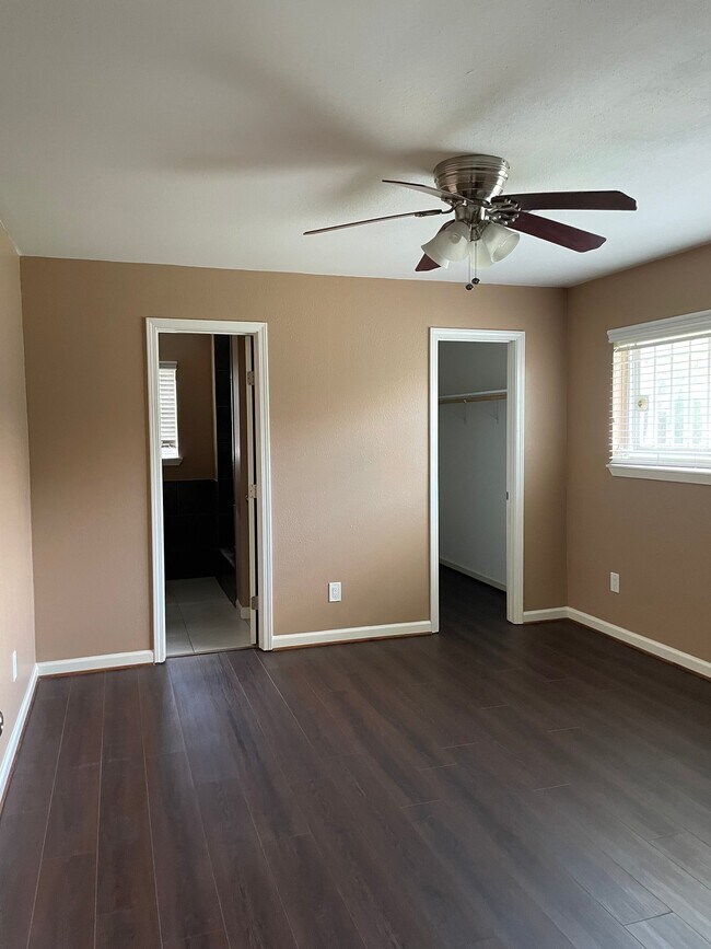 Building Photo - 12015 Sea Shore Dr