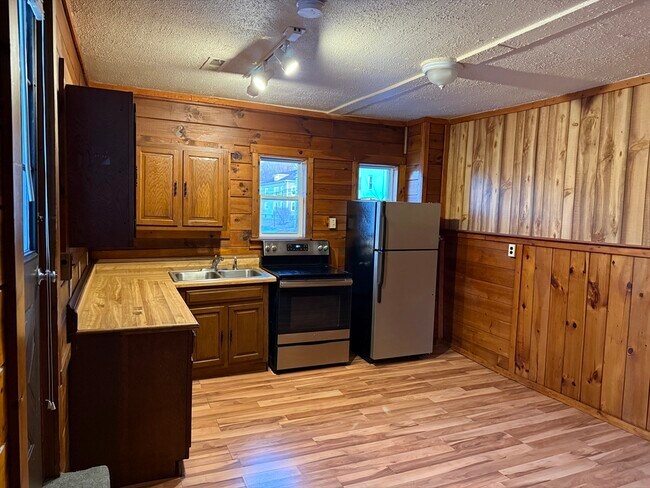 Building Photo - 9 Whitcomb St