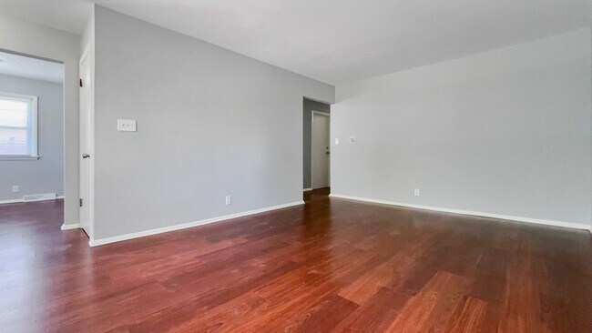 Building Photo - 5747 N 93rd St