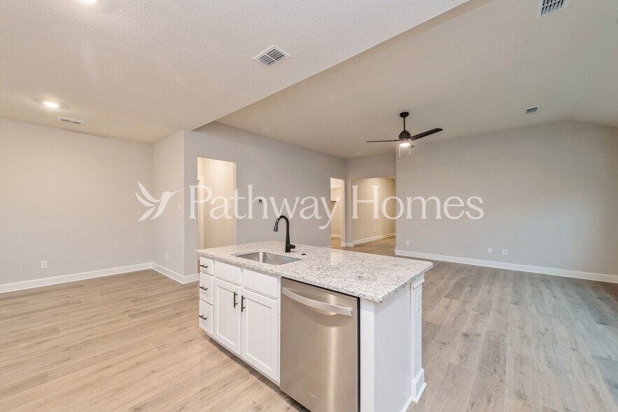 Building Photo - 628 Brookside Dr