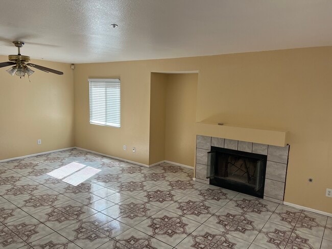 Building Photo - 15734 Willow Dr