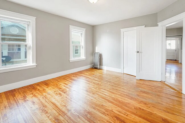 Building Photo - 131 Providence St