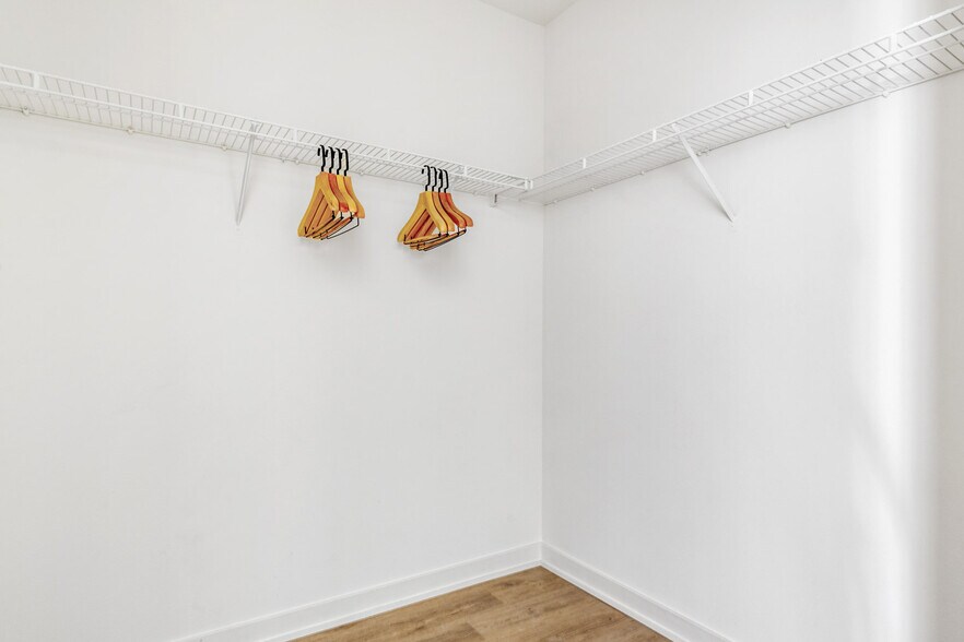 Building Photo - 11000 NE 10th St