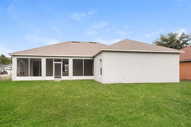 Building Photo - 710 Paris Dr