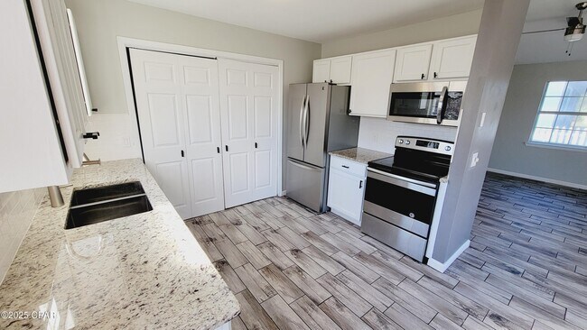 Building Photo - 1813 Arthur Ave