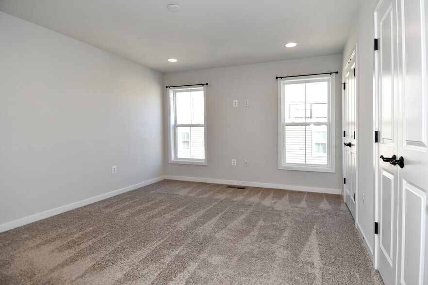 Building Photo - 2421 Auden Dr