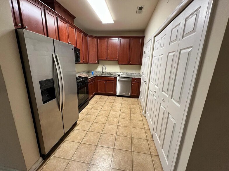 Building Photo - 1314 Sierra Dr