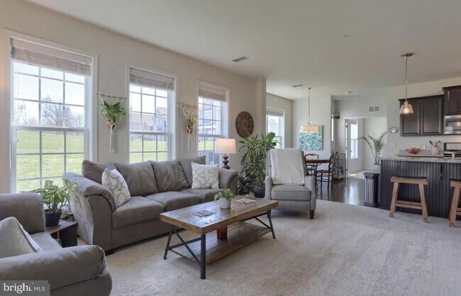 Building Photo - 670 Whitetail Dr