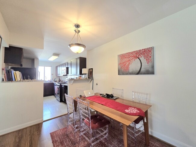 Building Photo - 3821 Davis Pl NW