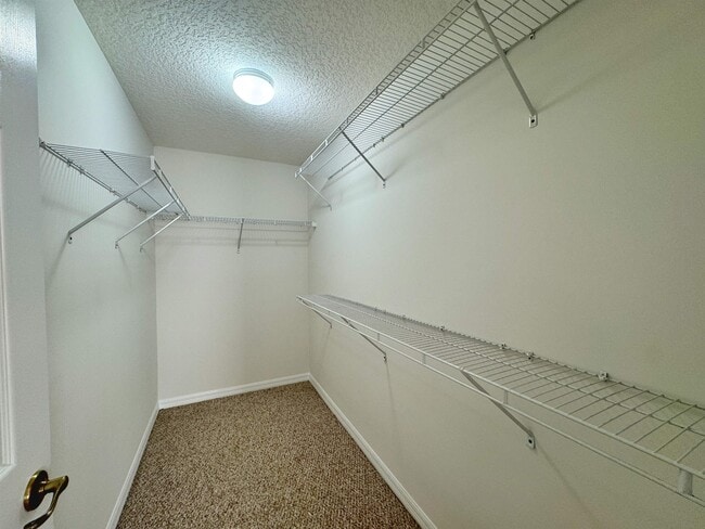 Building Photo - 932 Delcie Dr