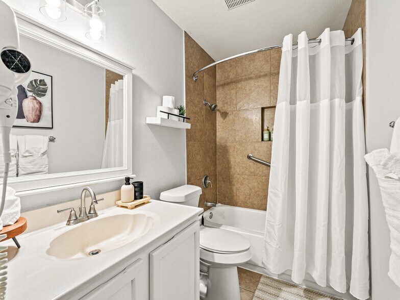 Building Photo - 1113 Roaring Springs Dr